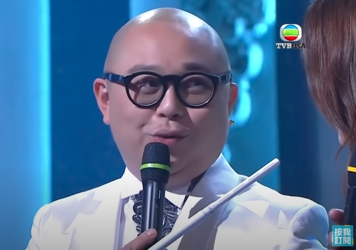 【香港小姐2021】在2016年的《香港小姐競選》中,7號佳麗陳雅思飾演主持人阿Bob 的老婆