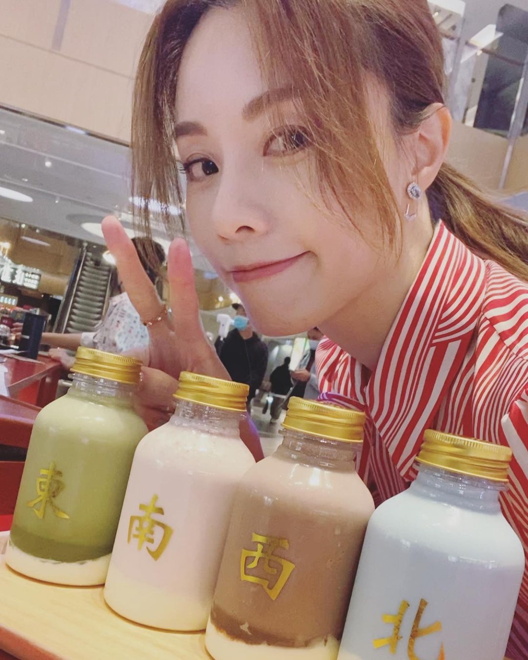 2019年Stephy更索性在台灣創業開茶飲店,爭取與王子的見面時間!