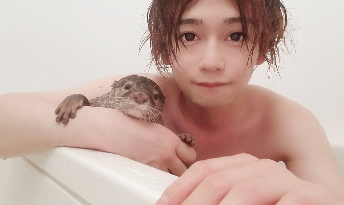 下班後森田優基就和蜥蜴散步,還有和水獺共浴