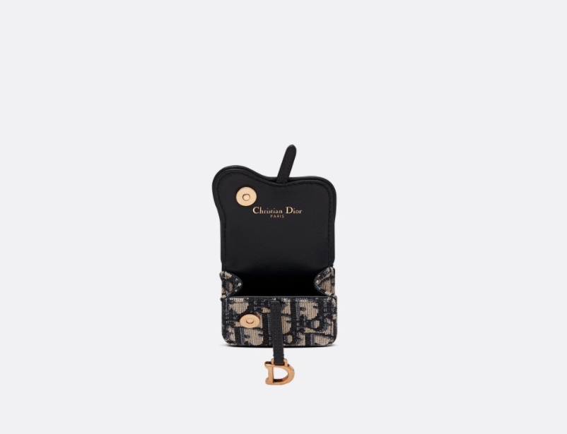 【名牌Airpods Case】Chanel推絕美奢華「珍珠鏈保護殼」!盤點LV/Chloe/YSL必買款