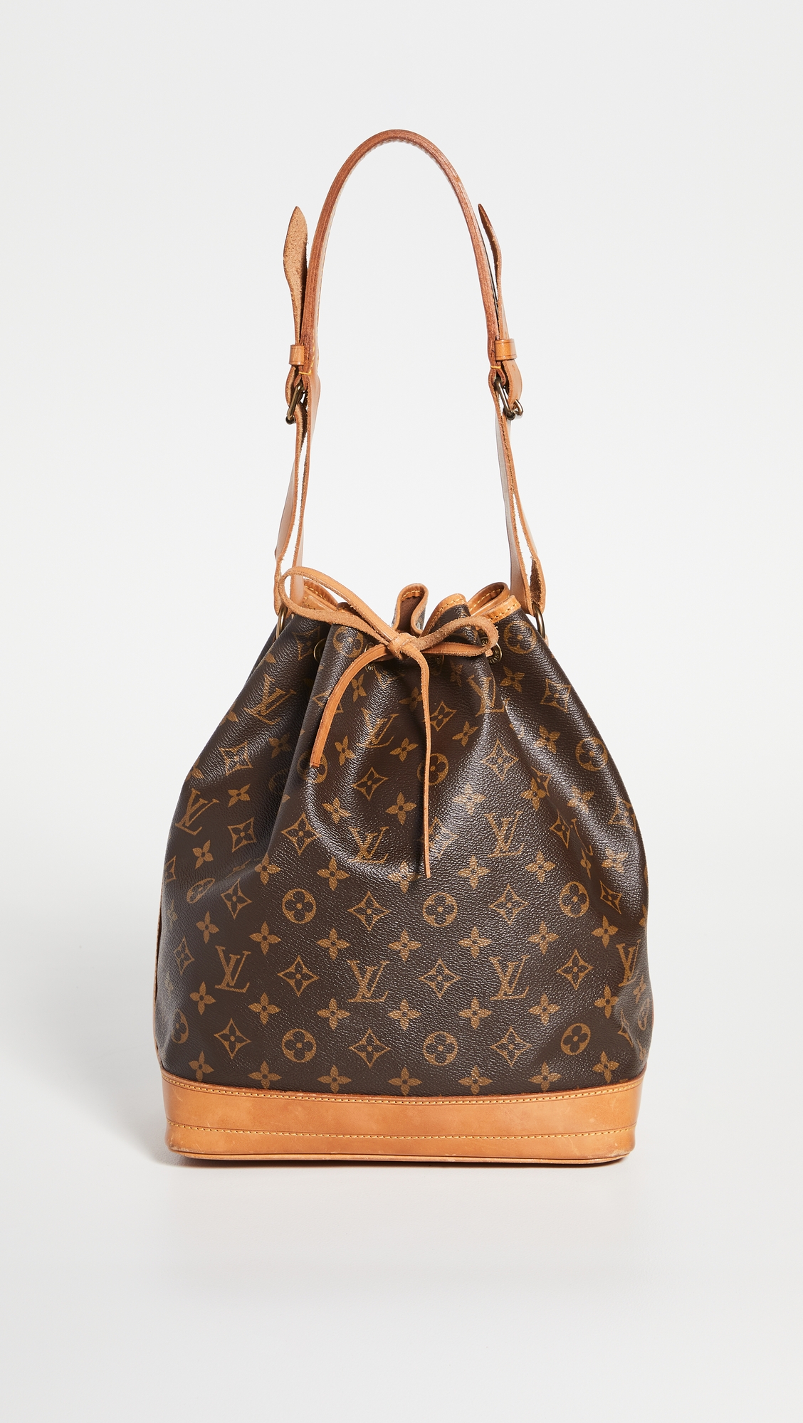 【名牌手袋2021】6款歷久不衰又百搭的「水桶袋」！最平5,400就能入手，網購LV/Loewe/YSL矚目款