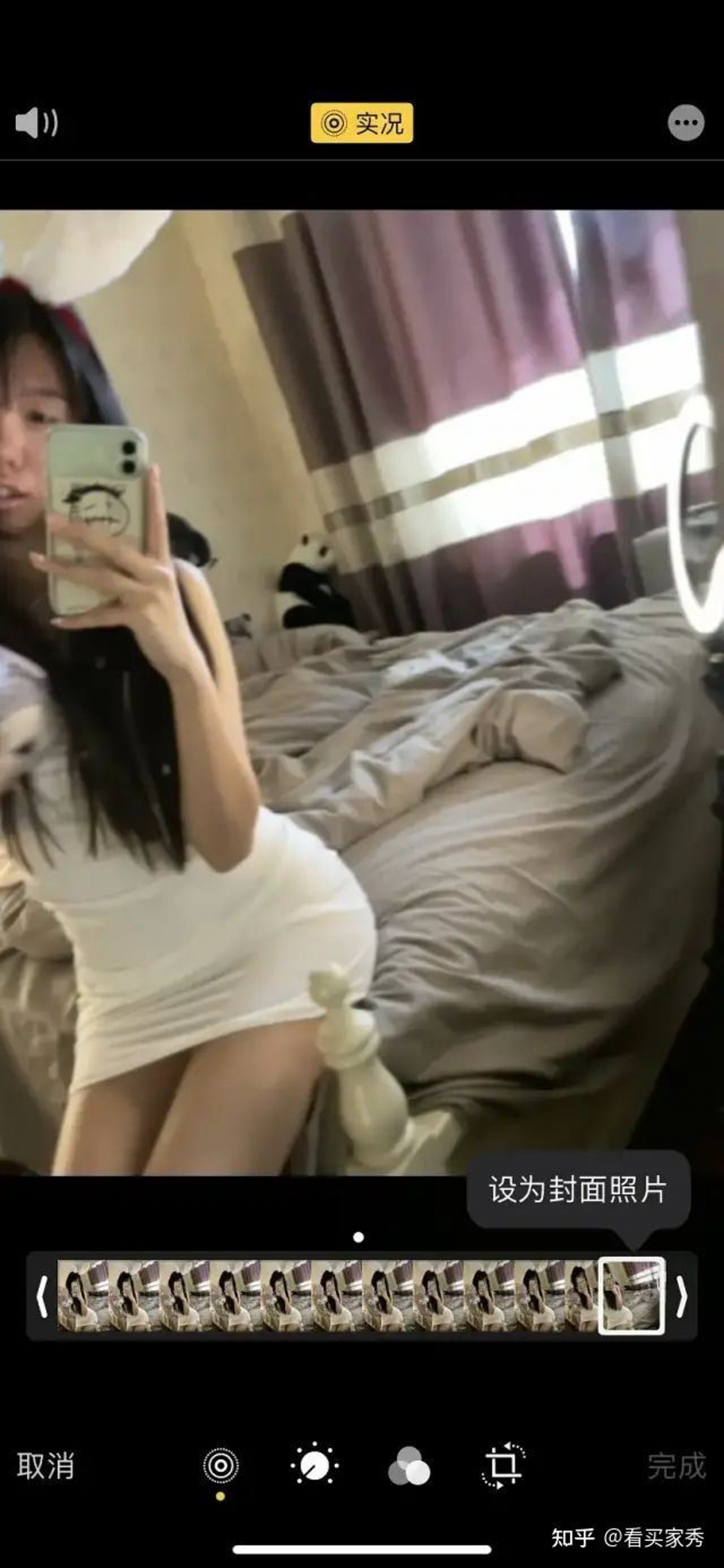 小夢再上載了一張身穿白色短裙,有著可愛兔子打扮的照片。怎料她竟無意把iPhone有著動態功能的原況照片(Live Photo)錯手上載