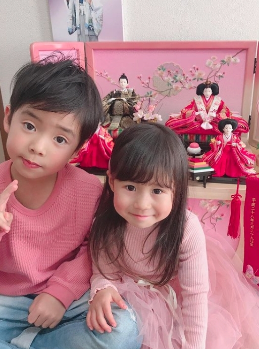 日本一對兄妹Sho和Hina在IG上爆紅,擁有6萬粉絲追蹤,觀看他們的甜蜜日常。哥哥Sho今年8歲