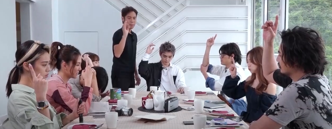 這類推理節目在韓國早已以《Crime Scene》(犯罪現場)爆紅創出先河。有傳TVB為了與對台對撼,不惜把11點的晚間新聞延遲,在晚上10點半和ViuTV同檔期播出