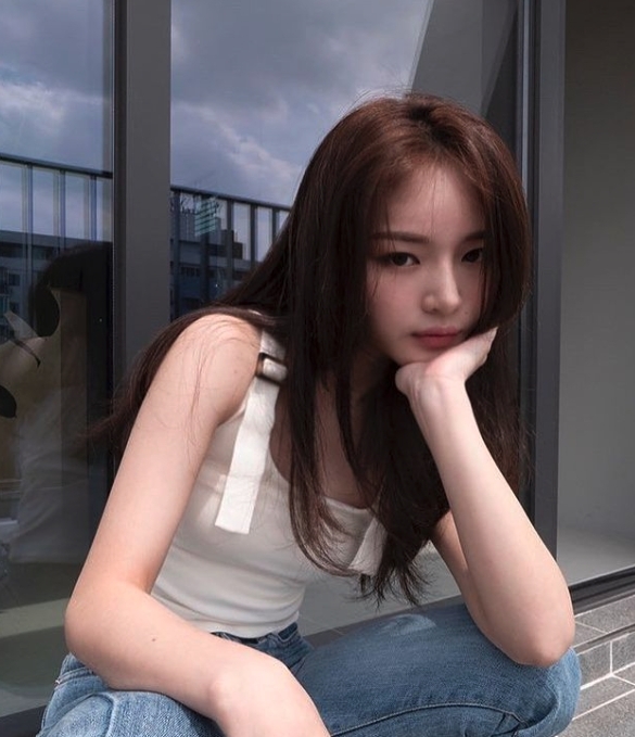 她的樣貌也有點似演員申世景和宋慧喬,指她是3人的混合體,既然3位也是絕世大美人,這個稱號對車珠英來說絕對是讚美啊