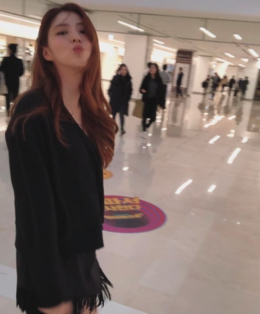 被誤認為韓韶禧雙胞胎妹妹的就是一位名叫車珠英的素人,因為樣子太相似引起網民熱議!