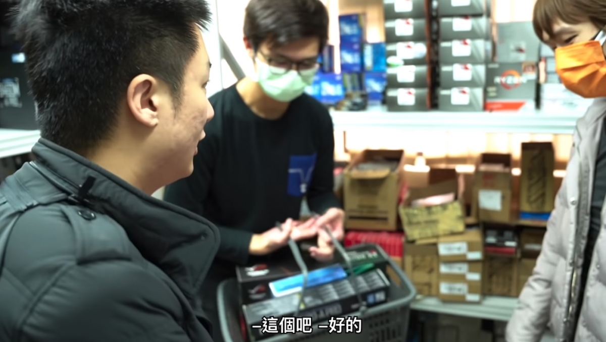 鍾培生也舉辦了幾項互動性較高又有趣味的回饋活動,包括抽出幾位會員作限時但金額無上限的超市掃貨和電腦零件掃貨