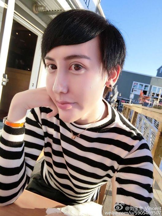 蛇精男劉梓晨曾在微博向粉絲們表示自己於美國不幸染上了新冠肺炎