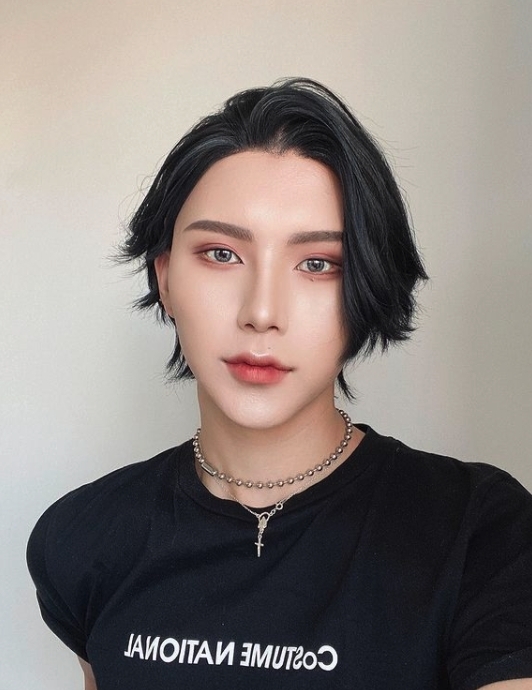 日本一位花美男GYUTAE以化妝為名,他的韓風打扮華麗妝容浮誇