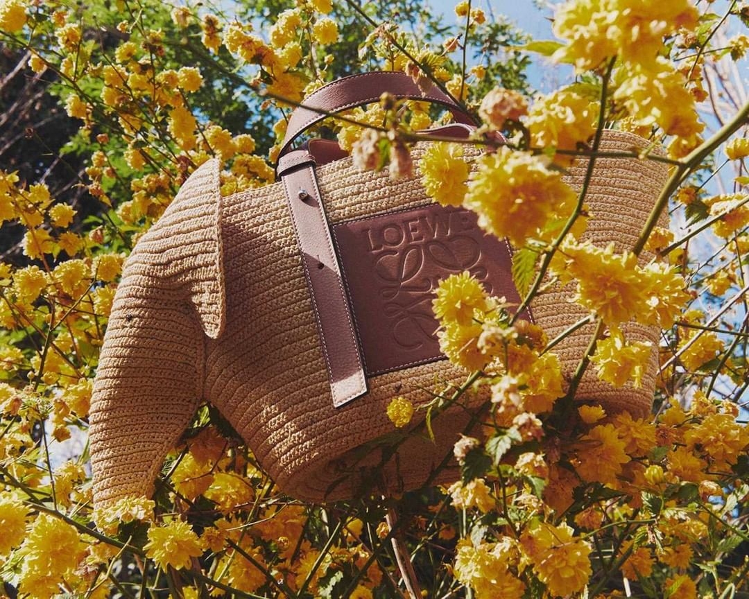 【名牌手袋2021】Loewe推超可愛「小象草藤袋」，盤點6款動物造型手袋