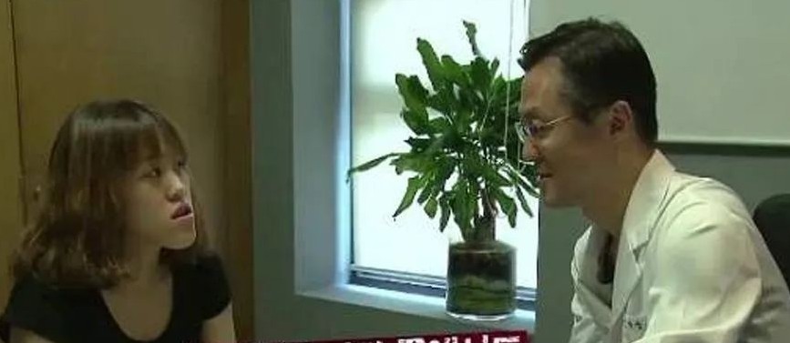 ViuTV造美人|為許藝恩做整容手術的醫生更表示:「她是我見過下巴最嚴重的患者。」
