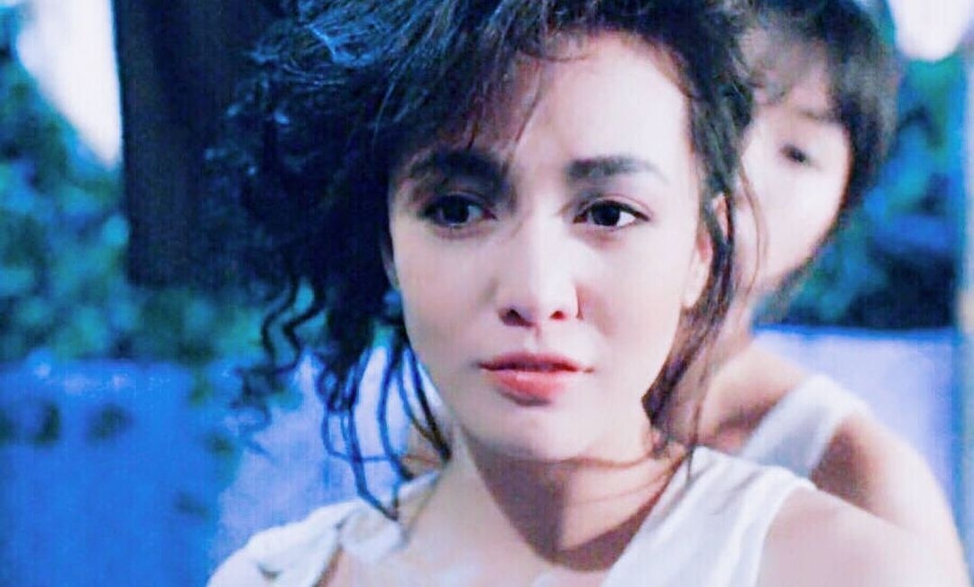 Do姐鄭裕玲36年前豪宅曝光,27歲成「一姐」揸何文田荀盤,簡約裝潢顯氣派獲讚品味好!