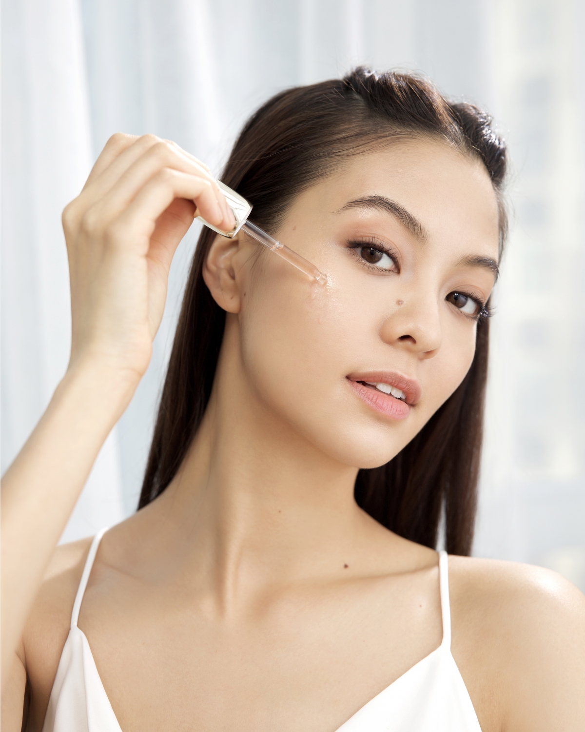 「人參安瓶」的質地呈凝露狀,水潤清爽不黏膩,夏季使用超舒適!產品亦很易推開,一抹就即時吸收