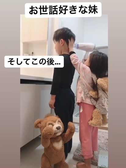 長大後,妹妹也沒有當哥哥的好是必然,學會了以相同的愛回饋給哥哥。除了也幫他吹頭髮之外