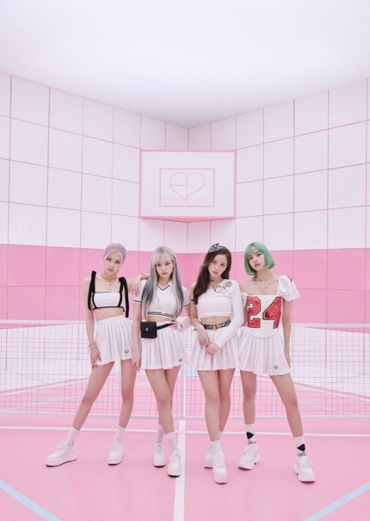 Lucy早前因跳BLACKPINK的舞蹈紅出國際,成功虜獲了BLACKPINK經理人的喜愛~她最近都越來越有Fashion Sense