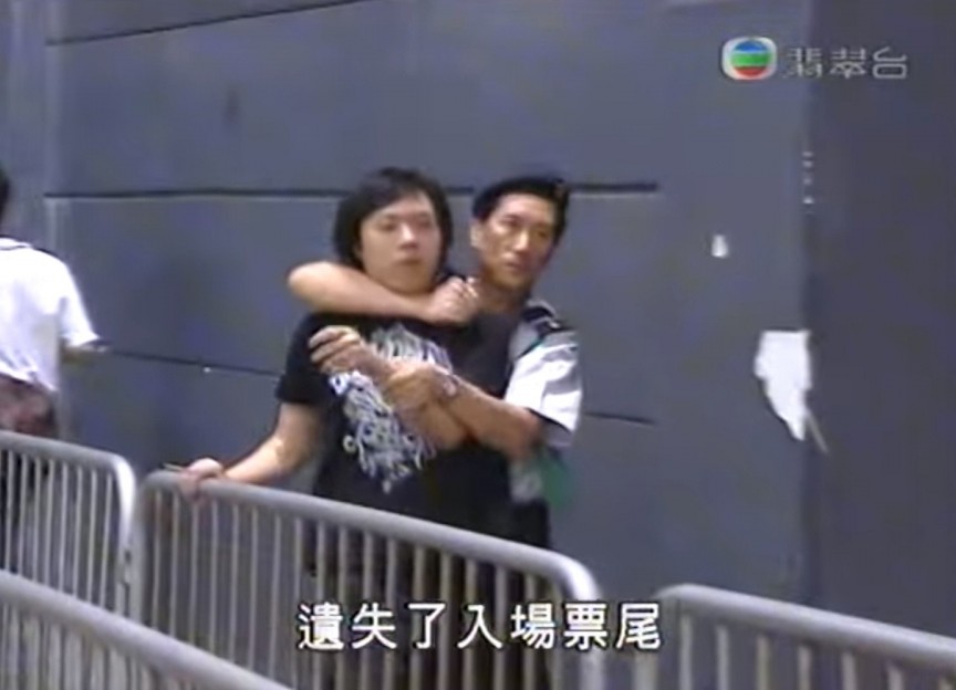2007年在香港動漫節開幕時,當時連續三年排頭位的動漫迷就以一個「花式轉身」