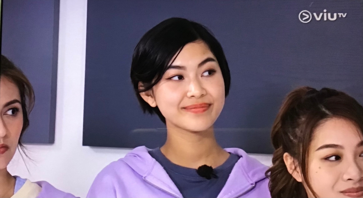 《造美人》開播以來已經以各位女參賽者的八卦小圈子熱話做賣點，忠實觀眾亦能夠輕易分辨哪一位參賽者在整個節目中最不受歡迎！ Semi在節目一開首已經以高人一等的女神姿態登場， 不但經常被鏡頭捕捉到黑面、反白眼的畫面，