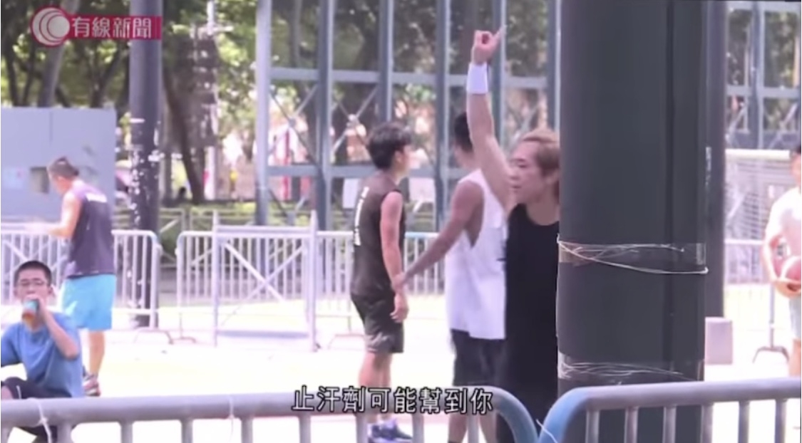 新聞中的「運動型姜B」和台上耍酷的姜濤形象很不同,意外曝光了他生活的另一面,卻令粉絲和觀眾都十分驚訝