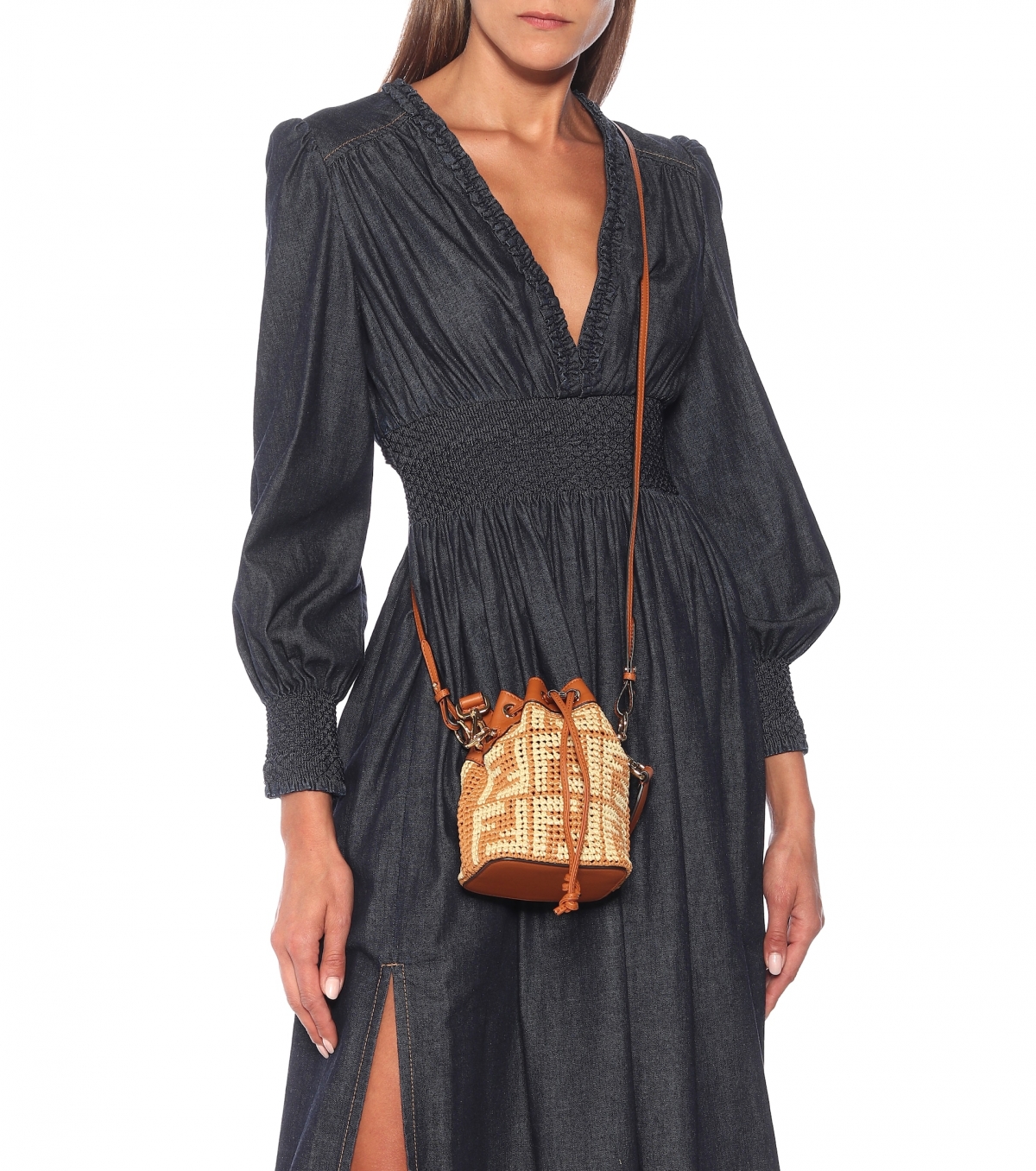 【名牌手袋2021】6款歷久不衰又百搭的「水桶袋」！最平5,400就能入手，網購LV/Loewe/YSL矚目款