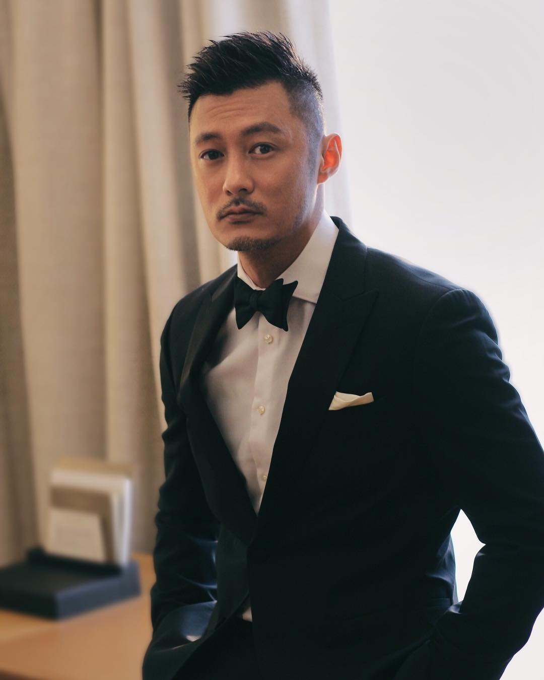 余文樂自稱「驚恐症」發作,卻被爆秘密返港夜蒲,參加「百人無罩Party」疑違限聚令?