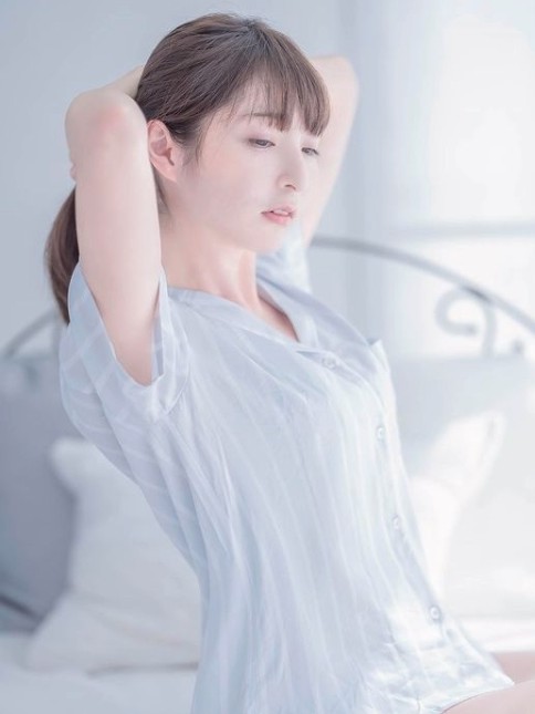 近日在網路上興起大熱的「身體腮紅」!意思即在耳朵、關節、膝蓋等位置都塗上粉色的胭脂