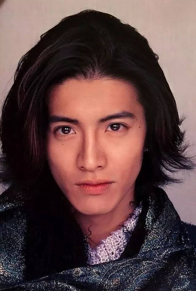 【冤枉新秀訓練營】隨後七仙羽師傅看到貌似混血兒的26歲Jeffrey相片後稱:「因為我係混血兒」
