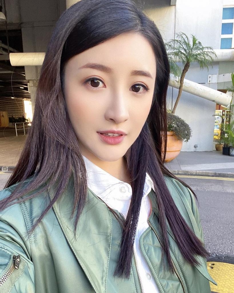 林夏薇戲中角色常以馬尾造型示人,她的樣子被指變得成熟精緻,一脫初出道的青澀!她的臉型變得俐落