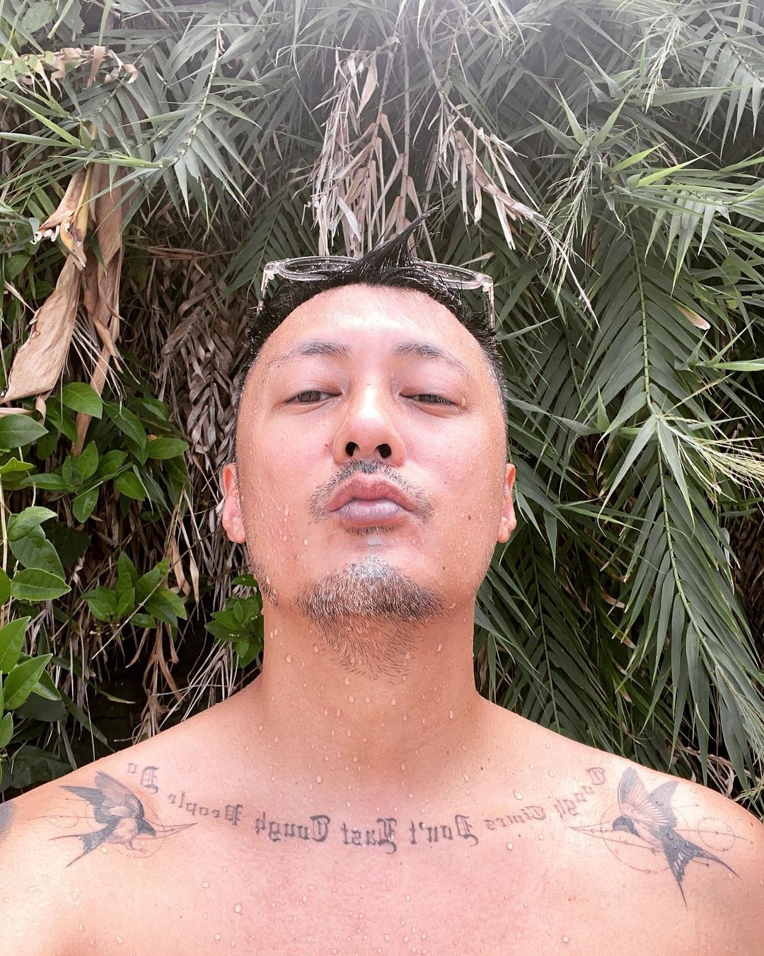 余文樂自稱「驚恐症」發作,卻被爆秘密返港夜蒲,參加「百人無罩Party」疑違限聚令?