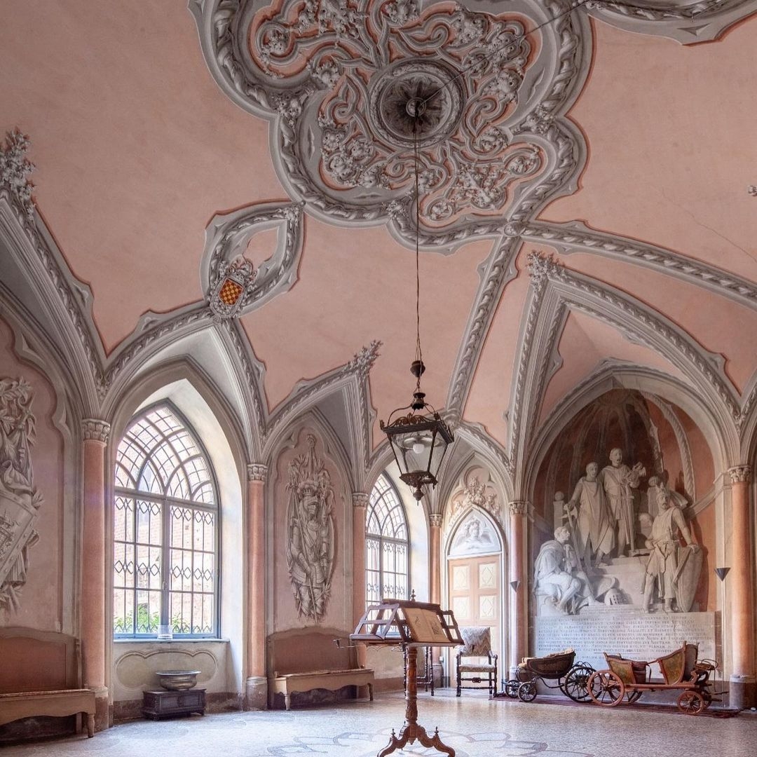 伯爵千金揭「悲慘貴族生活」,住10萬尺古堡竟嗌慘?連唔到Wifi、執屋要用3日?