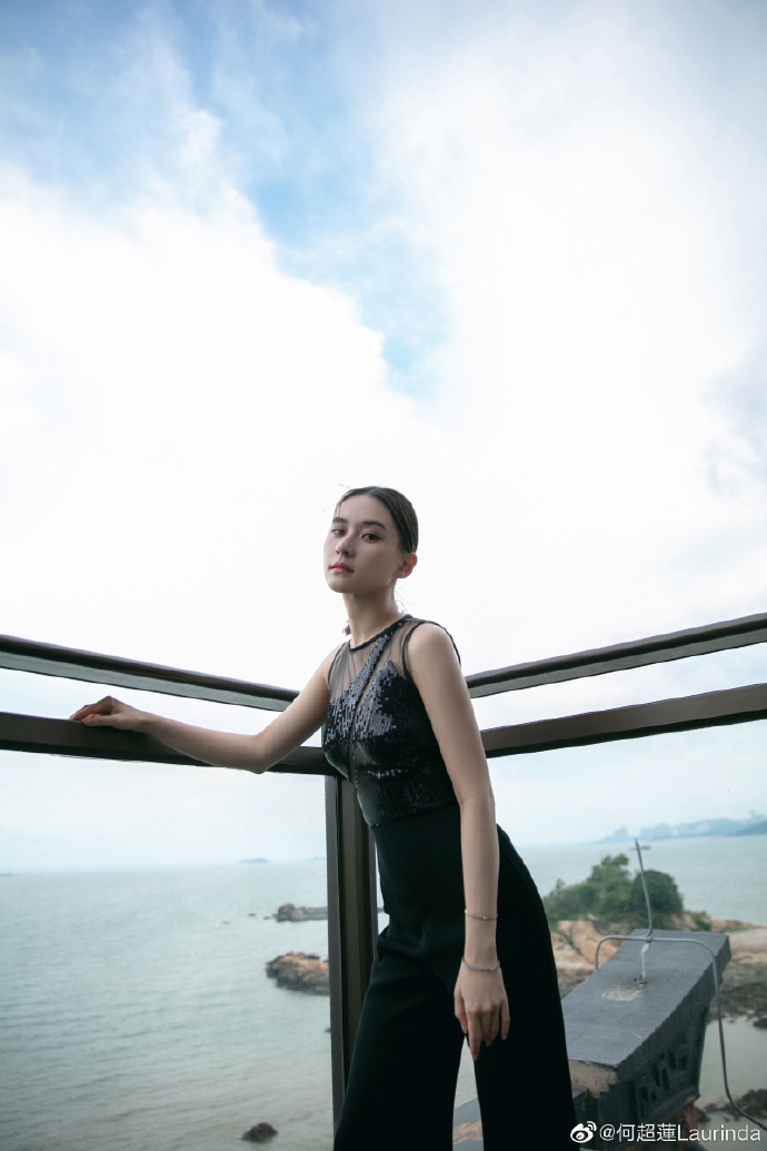 何超蓮開濾鏡超驚嚇大變臉,女神級靚樣消失嚇窒網民