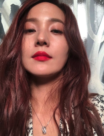 不過說到最美的女團成員,韓國就有一位公認的女神,她力壓允兒、「國民初戀」秀智Suzy成為了「元祖妖精」