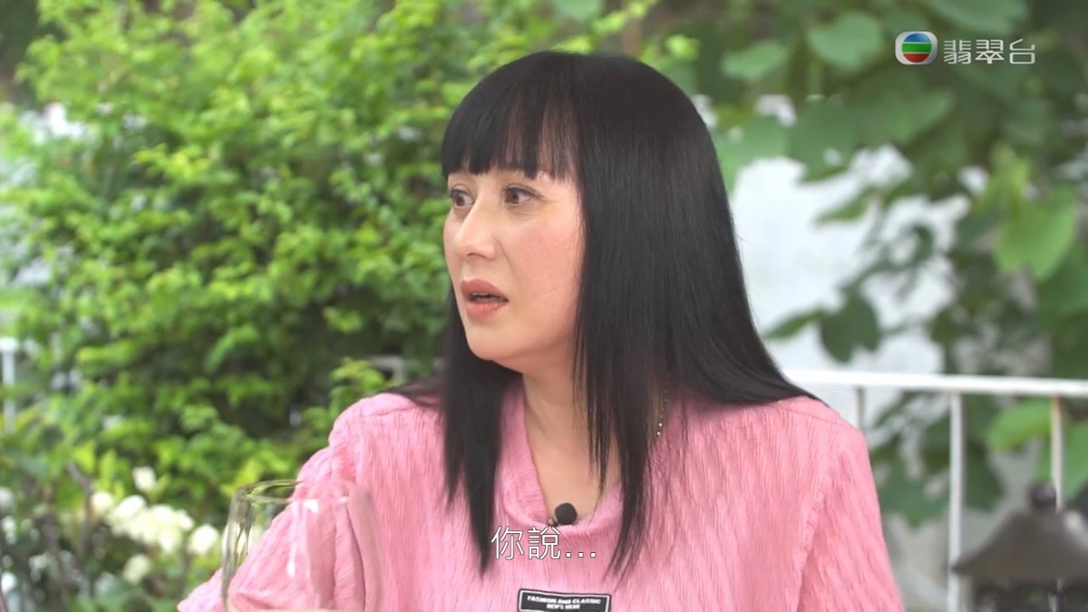 江欣燕發現和前夫一起開心的生活,其實並不是她的本質。她婚後在書中探究了自我
