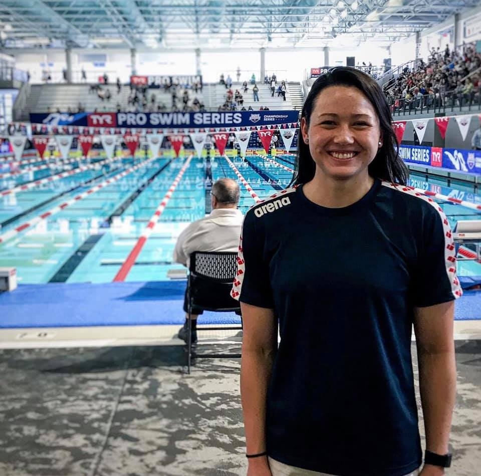 人稱「香港小飛魚」的何詩蓓，其實是位香港和愛爾蘭混血兒。她早在6個月大時，已在家中的泳池中熟習水性