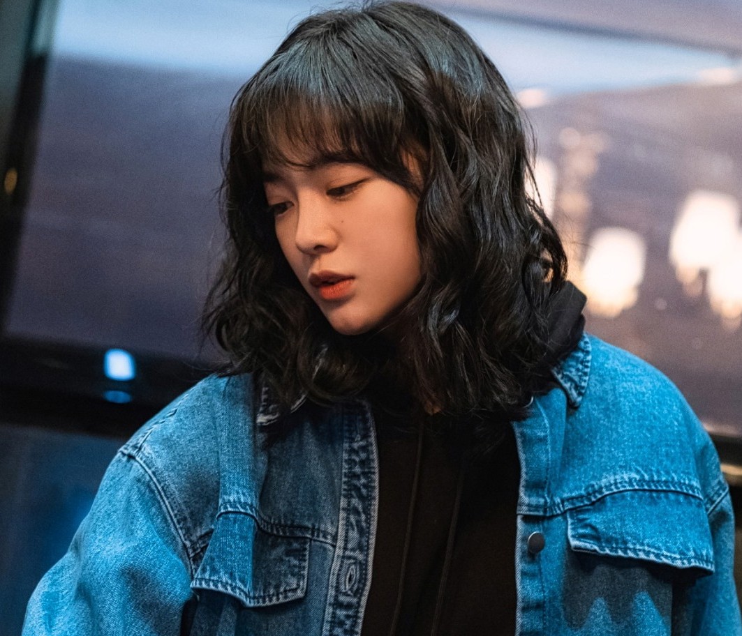 「老人系女孩」遇上不幸或是挫折時,亦不會再像過往的「女孩」一樣大吵大鬧。接受現實殘酷的無情