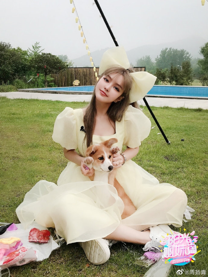 KOL實測周揚青品牌衣服，大爆貨不對辦、剪裁不對稱？「用300元買了一塊抹布」