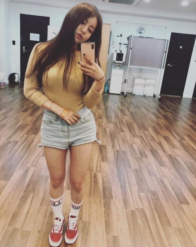 樓主更指出,其實盆骨大絕對沒有問題,更指他完全不解為何香港女生只一味追求瘦、細骨架以及窄盆骨;對比起喜歡追求大骨架、闊盆骨的韓國女生差別甚遠!