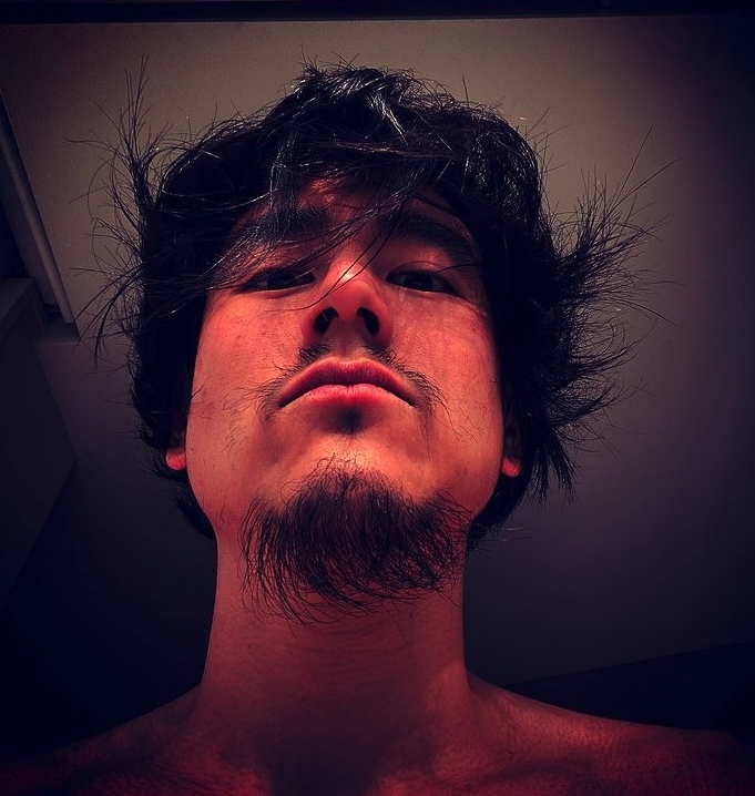 近期同樣留長髮和鬍子的,還有另一位男神彭于晏!在彭于晏的近照中,他也是留著長髮和鬍子,