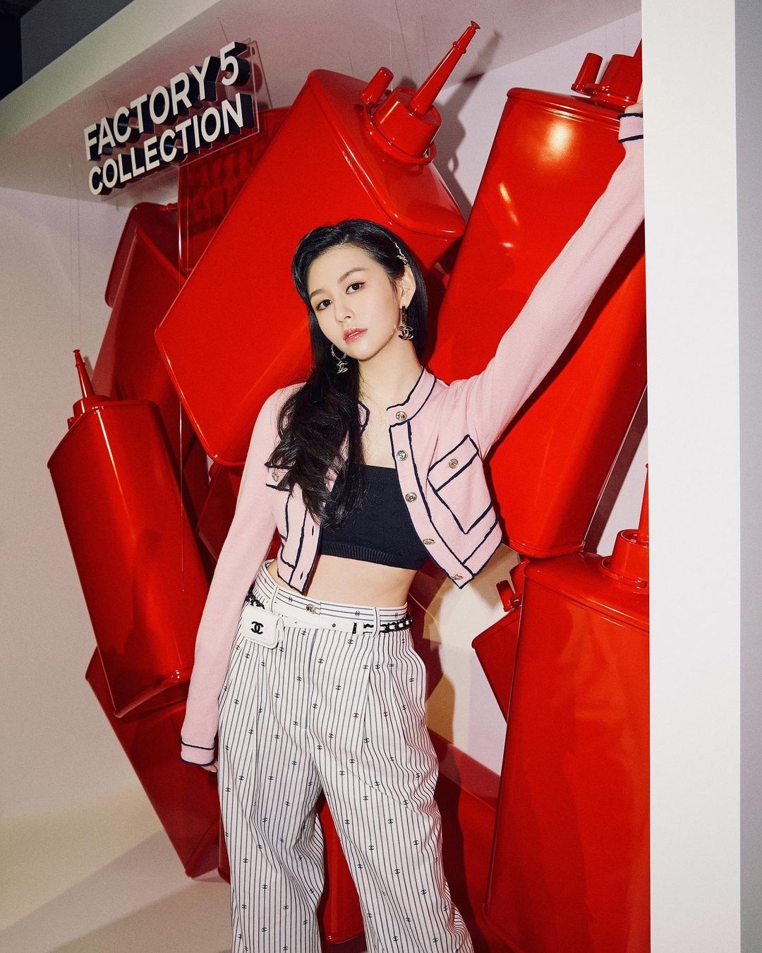 沈月自爆被同學排擠,性格內向討厭被注視,卻想仿效母親邱淑貞成為明星?