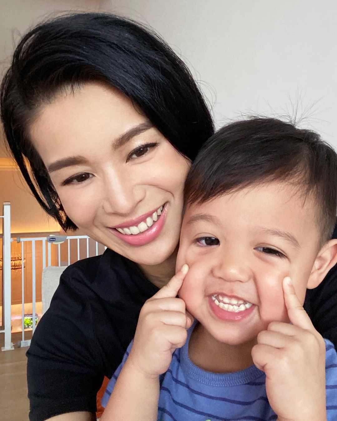 傳胡杏兒因常駐內地曾令母子關係疏遠,地位不及工人?為免重蹈覆轍帶二仔北上開工
