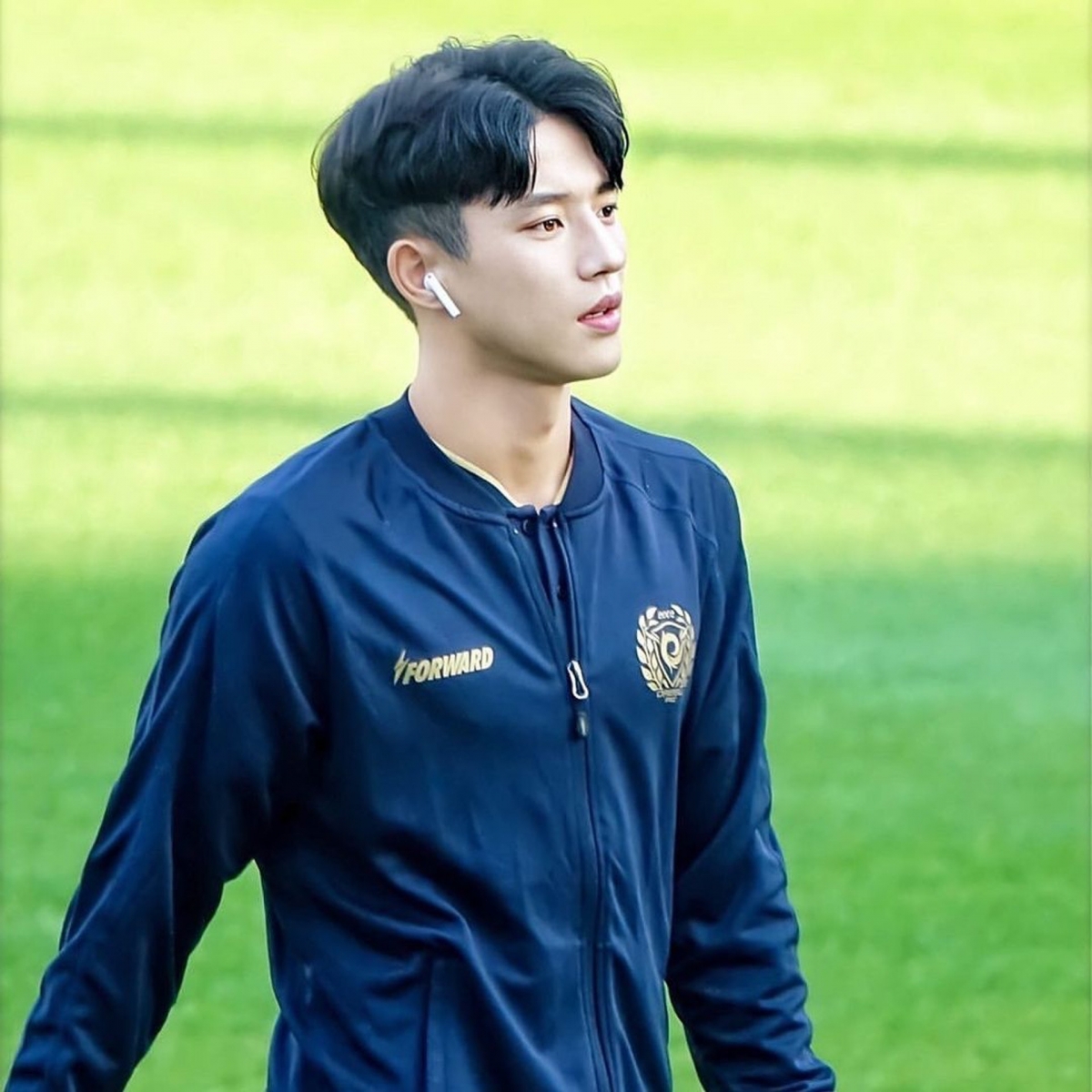 近日人氣超高的足球運動員鄭勝元,靠著一張迷人的臉蛋吸引不少粉絲熱捧,成為韓國足球界紅星!