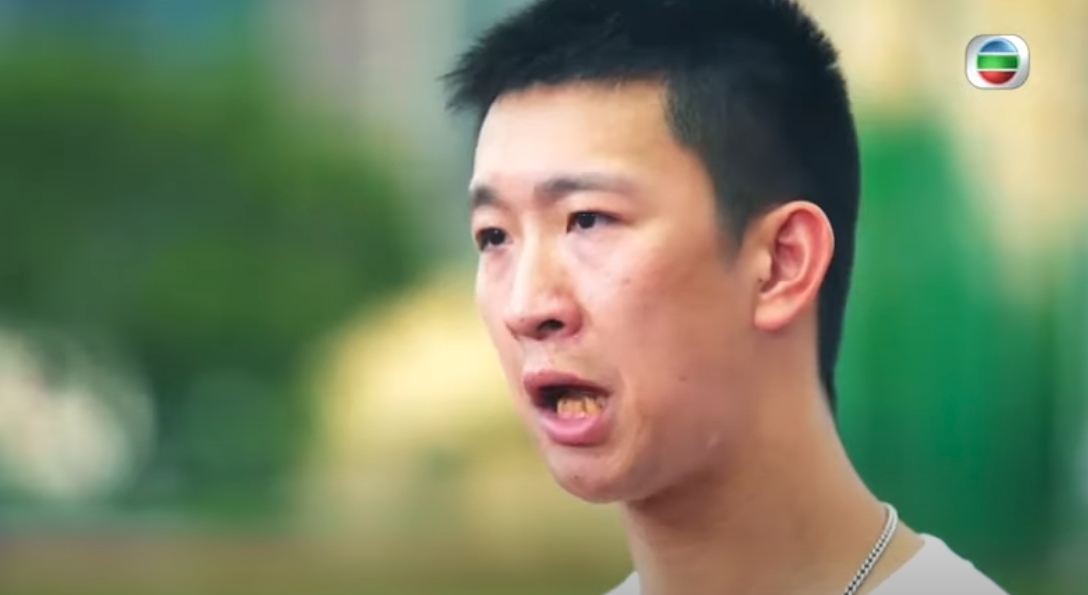 蘇樺偉因為家中經濟的問題,曾考慮過退役去當速遞員或搬運工人,跑步只為夢想不為名利。他的故事近日被翻拍成電影《媽媽的神奇小子》