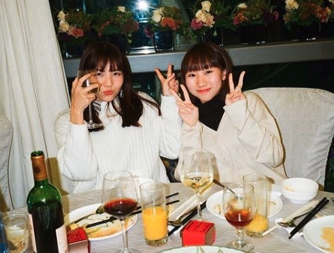 女角可以找來Youtube界的小薯茄女神啊冰,笑指由她來暫時「阿冰轉身」將會是不錯的選擇,樣貌年輕且人氣也甚高!