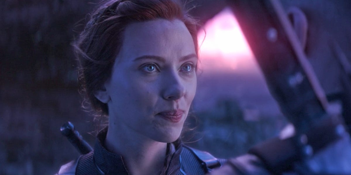 Scarlett Johansson對於圈中八卦或社交媒體不感興趣,她只專注於工作和家庭。她的性格沉著不做作