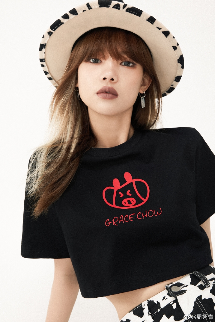 KOL實測周揚青品牌衣服，大爆貨不對辦、剪裁不對稱？「用300元買了一塊抹布」