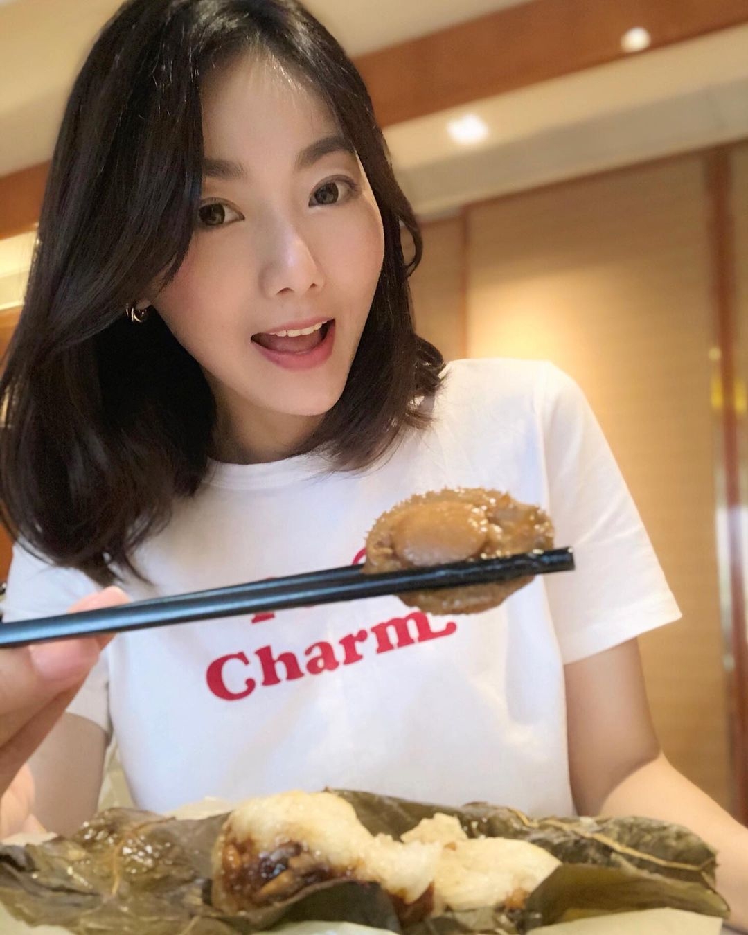 周嘉儀有時亦喜歡曬出她吃的貴價美食