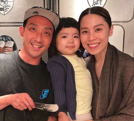 李璨琛(Sam)的3歲囡囡李元元(Lucy)一向都以圓潤可愛的外型俘虜粉絲的心,不過其實她為人都非常和善,性格還十分孝順暖心