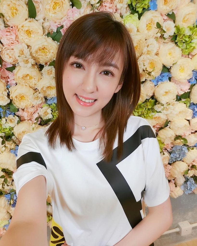 陳嘉倩葵青區名校聖公會林護紀念中學,在 2009 年 A-Level 以 1A2B 佳績升讀香港中文大學英文系