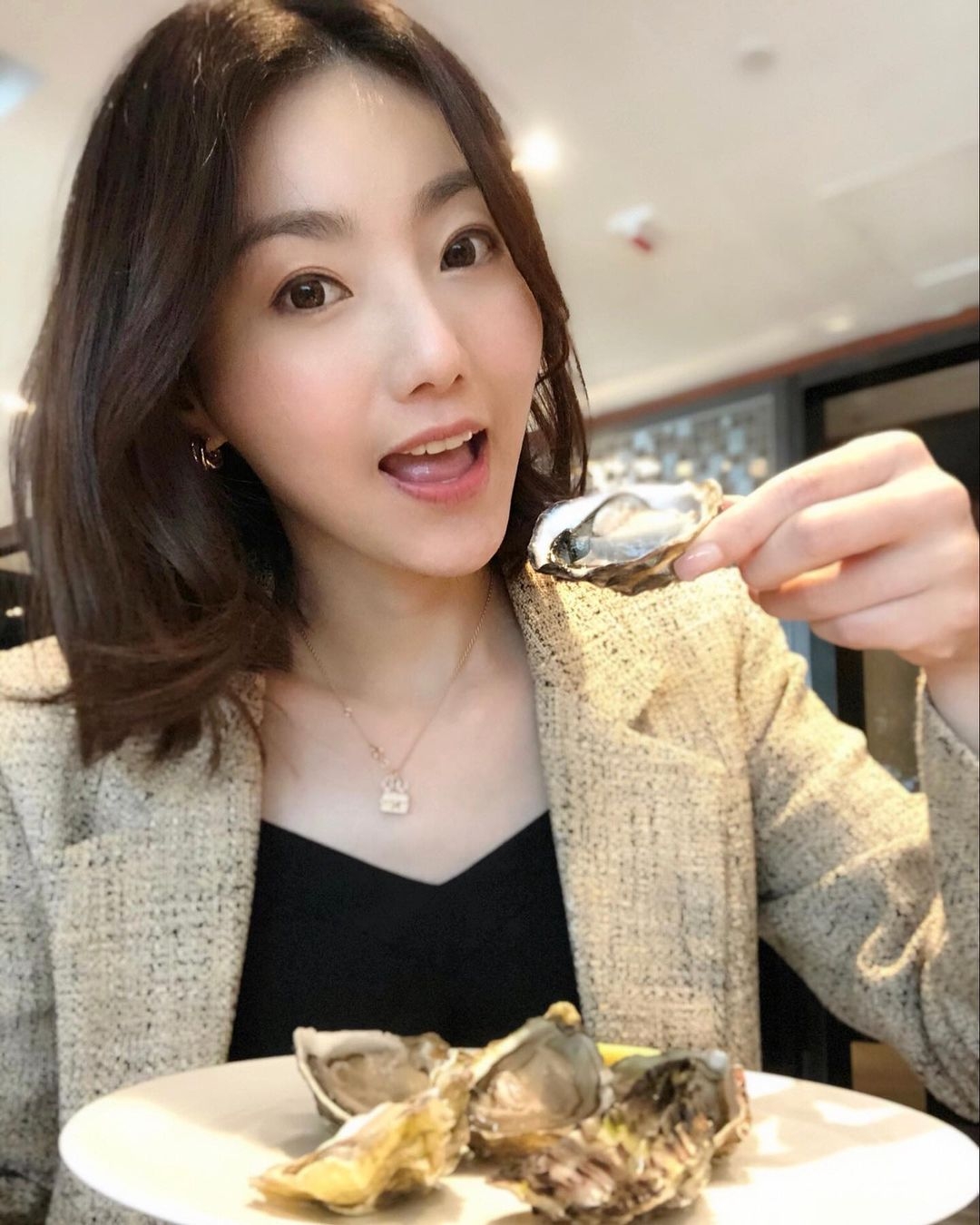 周嘉儀有時亦喜歡曬出她吃的貴價美食