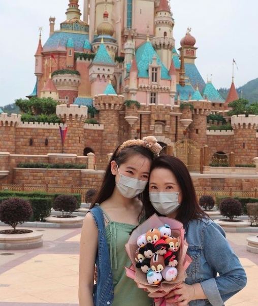 另一位長腿星二代就有龔慈恩的女兒林愷鈴Ashley!身高1米73的她氣質清純,樣子甜美五官精緻