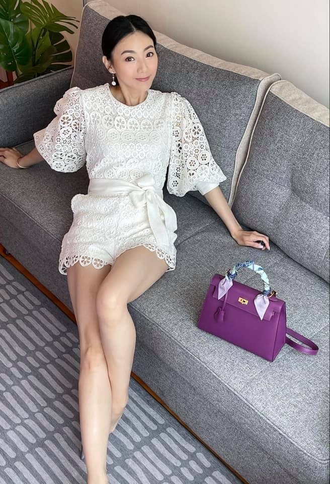 TVB前新聞主播周嘉儀購入了一個 Hermès 手袋新歡,就是極具成熟美的海葵紫色 Kelly 28